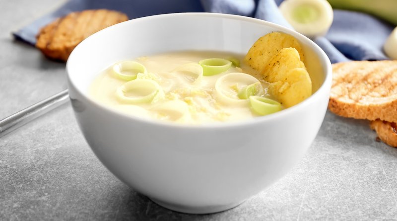 receta saludable: sopa de papas y puerro