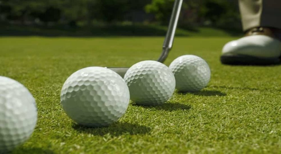 Algunos trucos que seguramente no conocías - hoyos en las bolas de golf